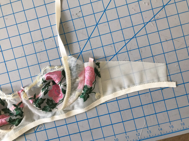 Black Beauty Bra View B SewAlong // Part Ten Sewing Channeling