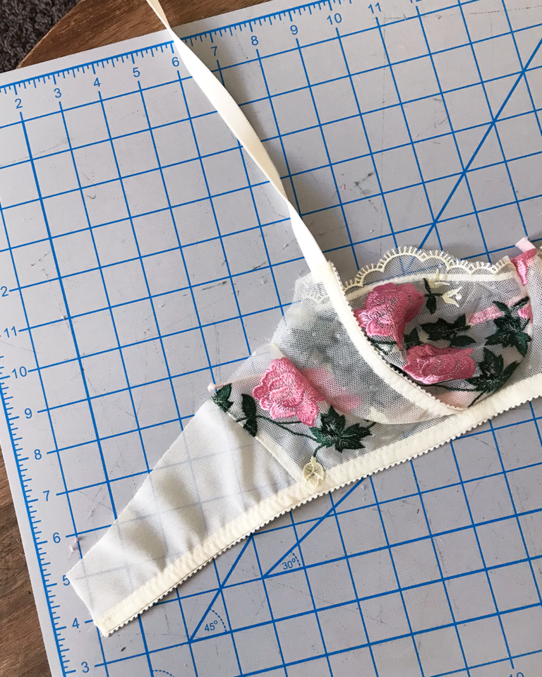 Black Beauty Bra View B SewAlong // Part Ten Sewing Channeling