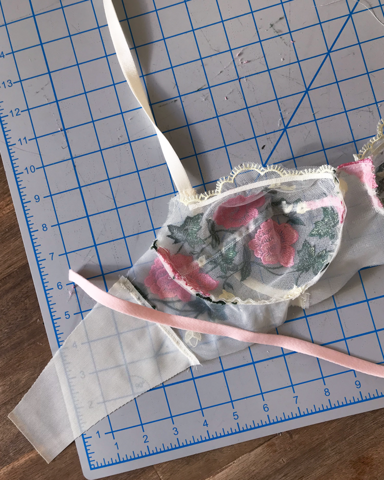 Black Beauty Bra View B SewAlong // Part Ten Sewing Channeling